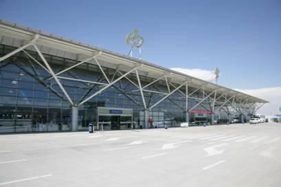 3名旅客冲击西宁机场登机口被警方带走|登机口