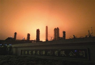 昨日发生爆炸事故的化工厂。