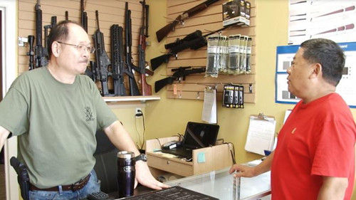 美国德州通过公开配枪议案 华埠枪店生意火爆