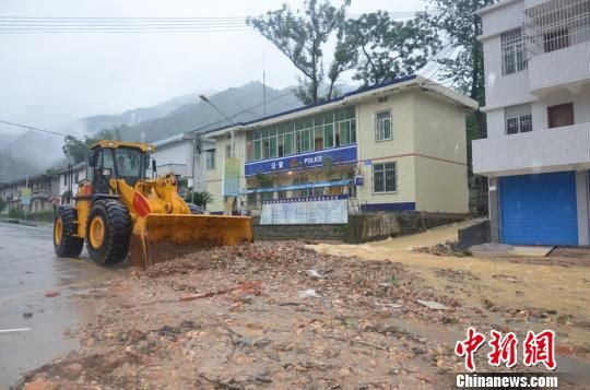 暴雨致广东韶关损失近亿元 3个村委的村民仍被