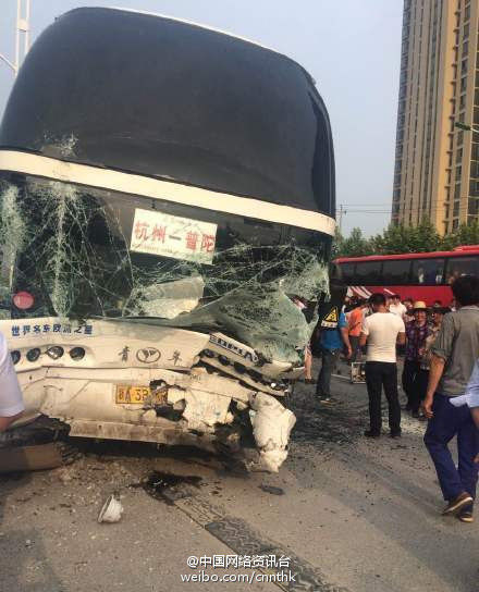 浙江杭州一大巴车与面包车相撞 已造成2死多人