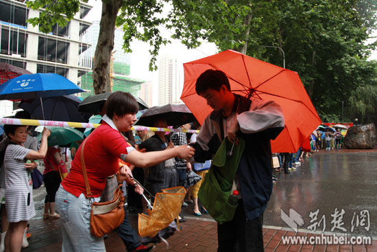 [高考那些事儿]高考房价格飙升消息不实 多家