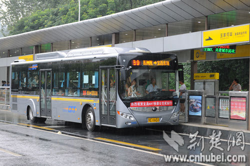 湖北首条BRT在宜昌试运行 全长23.9公里