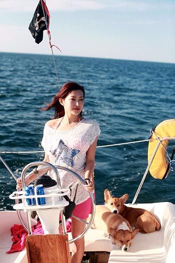 廖志宇在纽约长岛与爱犬航海