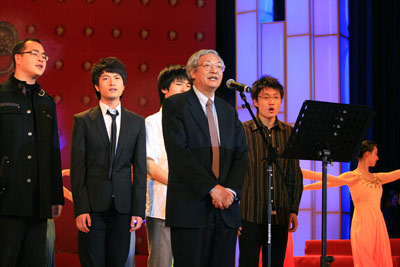 北京大学2008新年晚会:校长演唱流行歌曲(图)