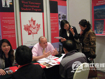 新年首场留学盛典火爆 网上预约面试实现无缝