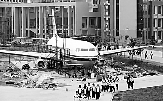 厦门一学校 买真飞机当教具_新闻中心_新浪网