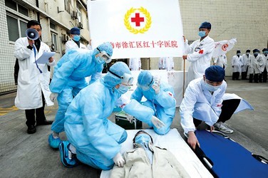 迎世博现场救护演练