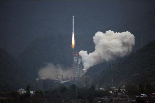 组图：中国成功发射嫦娥一号探月卫星