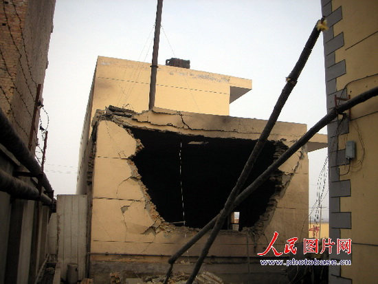 山西运城校园锅炉爆炸四名学生受伤(组图)