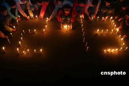 组图：河南焦作小学生纪念南京大屠杀70周年