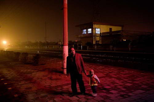 图文:空气污染包围了太原到临汾的火车站