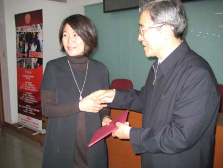 毛泽东孙辈代表全家捐款10万支援灾区(组图)