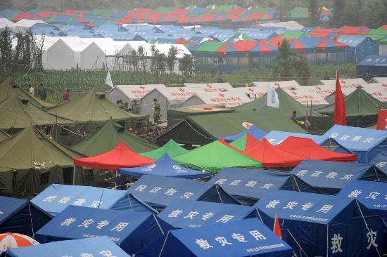 图文:四川省什邡红白镇受灾百姓居住的帐篷