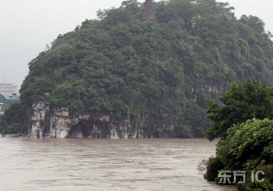 组图：广西桂林普降暴雨象鼻山险被淹