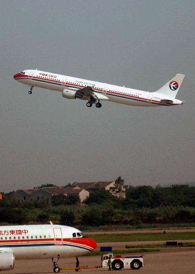 图文:东航MU5001航班从南京起飞前往台湾