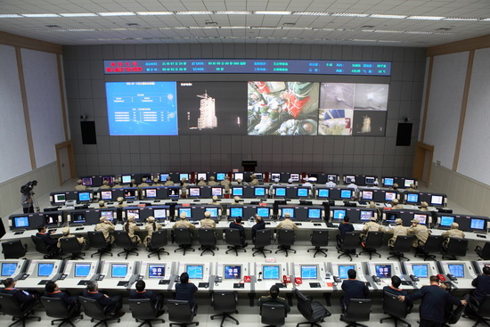 图文:酒泉卫星发射中心指挥控制大厅合练现场