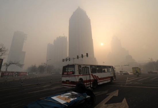 组图:乌鲁木齐市区被大雾笼罩