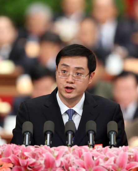 图文:王晓委员代表共青团中央发言