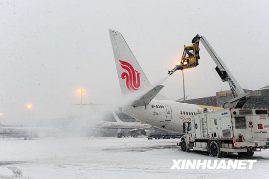 北京大雪致首都国际机场航班无法正常起降(图