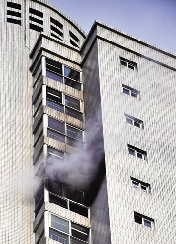 福州高楼发生火灾1人死亡6人受伤(图)