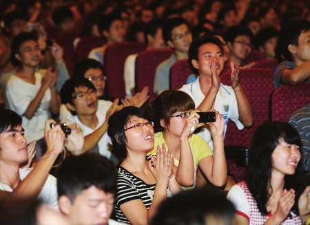 杨振宁预言我国10年内出诺贝尔奖得主(组图)