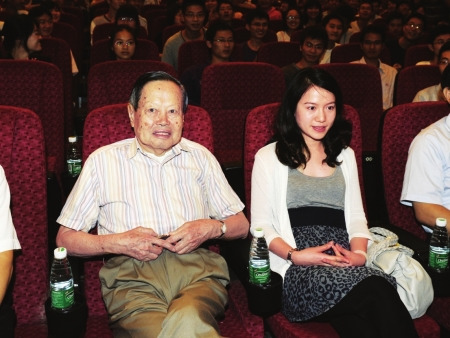 杨振宁预言我国10年内出诺贝尔奖得主(组图)