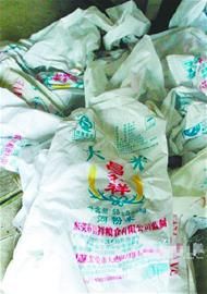 河粉厂内专供生产河粉的“河粉米”米袋 