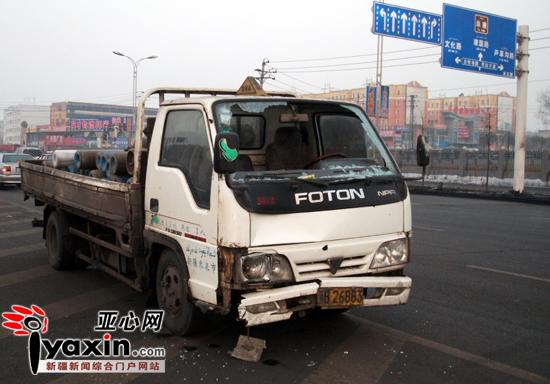 新疆乌鲁木齐市米东区一男子和妻子逛完超市横穿公路被撞身亡(图)