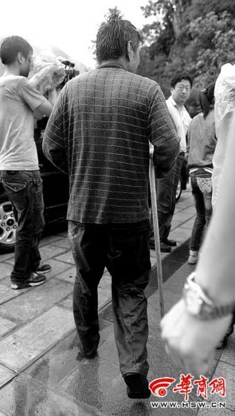 绝望中想用相机录遗言(图)