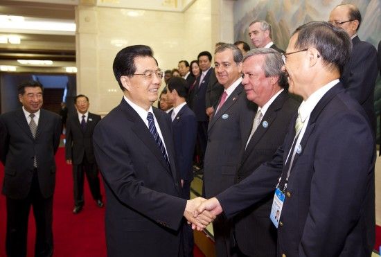 开幕式前，胡锦涛会见出席会议的APEC各成员代表团团长。新华社记者 黄敬文 摄