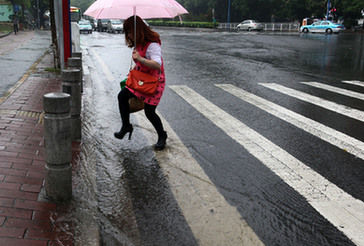 清明第二天假期 广州下起了大暴雨(组图)