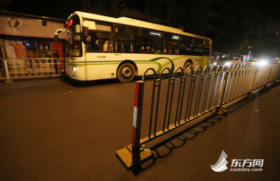 彭浦夜市开展整治 8条绕道公交恢复正常运行[