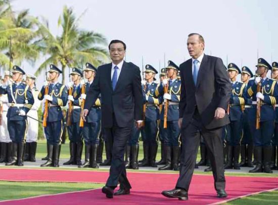 李克强举行仪式欢迎澳大利亚总理访华(图) - 世