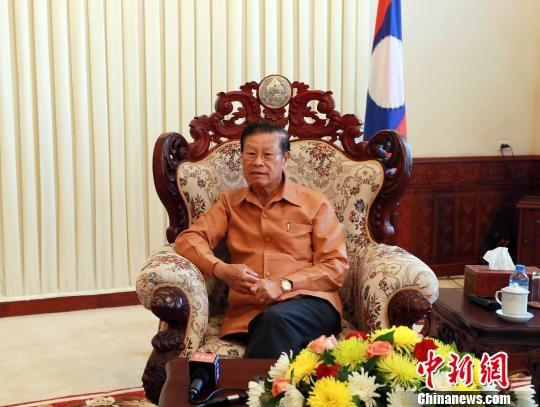 老挝副总理宋沙瓦?凌沙瓦在老挝总理府接受了中新社组织的“新世纪丝绸之路华媒万里行”采访团的专访。 蒋雪林 摄 老挝副总理宋沙瓦?凌沙瓦在老挝总理府接受了中新社组织的“新世纪丝绸之路华媒万里行”采访团的专访。 蒋雪林 摄