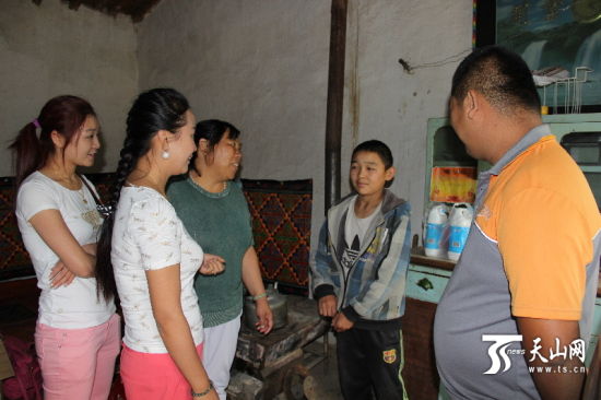 新疆奇台县微友发起微公益 救助贫困学生小哈