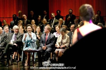 彭丽媛向美国学生传授中国民歌演唱技法