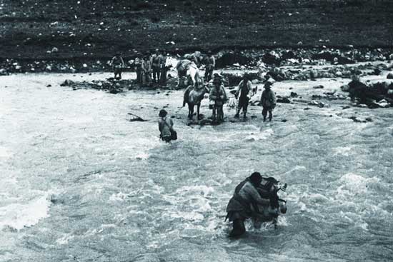 昌都战役：18军先后进行20余仗歼灭藏军主力