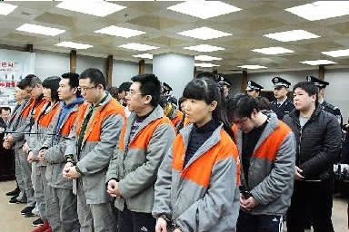 刘红波等23名被告人受审。 王鑫刚摄