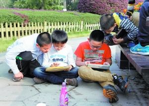 上海调查显示近八成儿童沉迷高科技产品游戏|