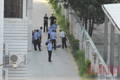 <em>18岁少女</em>半夜裸死小巷_新闻中心_新浪网