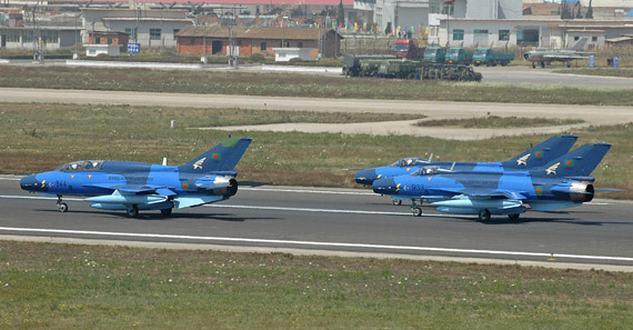 孟加拉空军参谋长演说不忘展示中国造战机(图