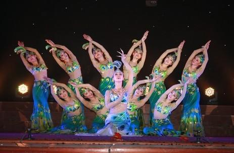 青岛飞洋学院迎来中国东方歌舞团倾情演出