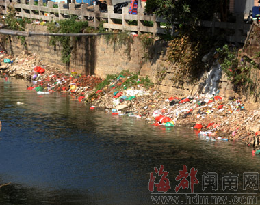 洛阳镇屿头村:溪流黑臭 愁煞村民