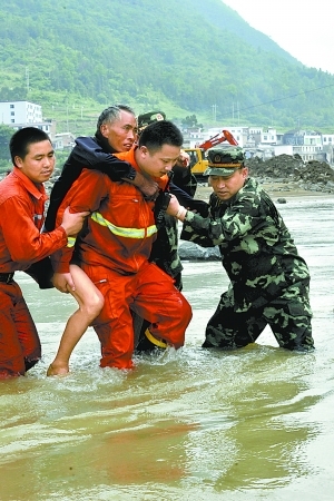 恪尽职守,望谟三民警抗洪献身