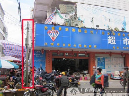 <em>11岁女孩</em>超市 拿 东西 <em>裸体</em>被绑电线杆挂 小偷