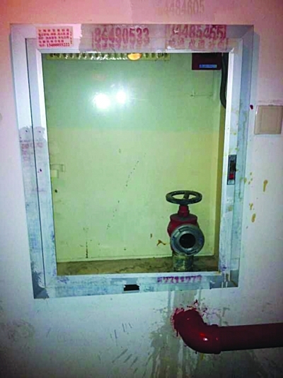 30层高楼没有一套完整消防器材