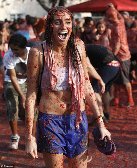 �����ٰܾ췬�Ѵ�ս��ǧ�˻���2.5�������