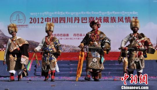 �Ĵ����ͼ��޲������ڿ�Ļ60����Ů���涷��
