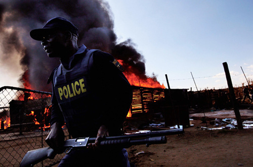 南非西北省再发华人商户遭抢事件 警察袖手旁